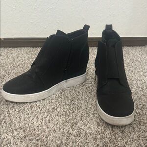 Dream Pairs Black and White Sneakers Modern Design